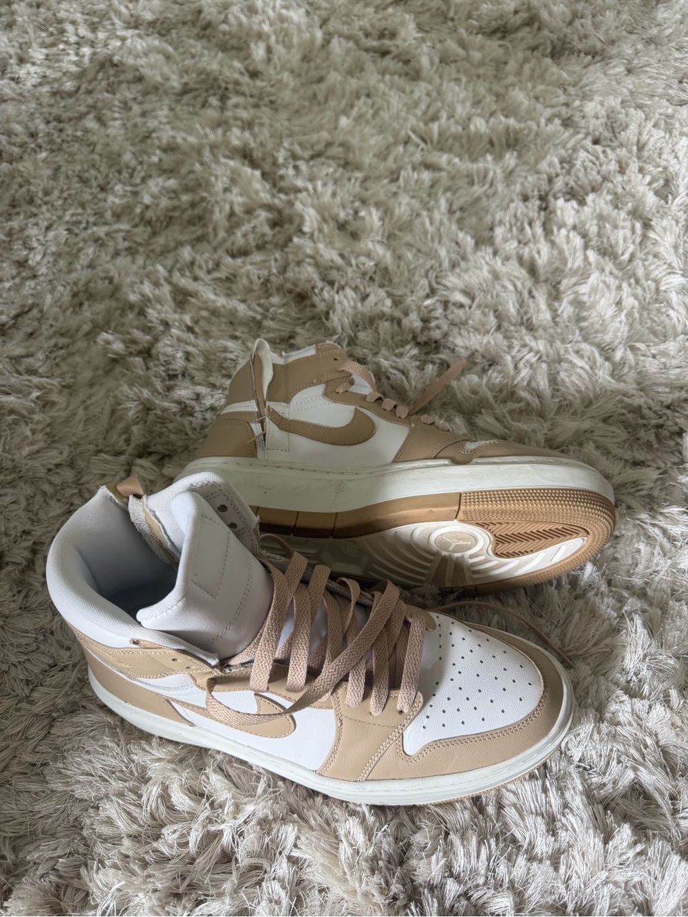Nike Mid-Top Sneakers in White and Beige/Tan